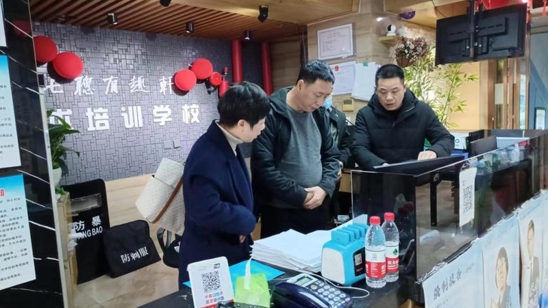 小标题：误区一：片面追求低价课程